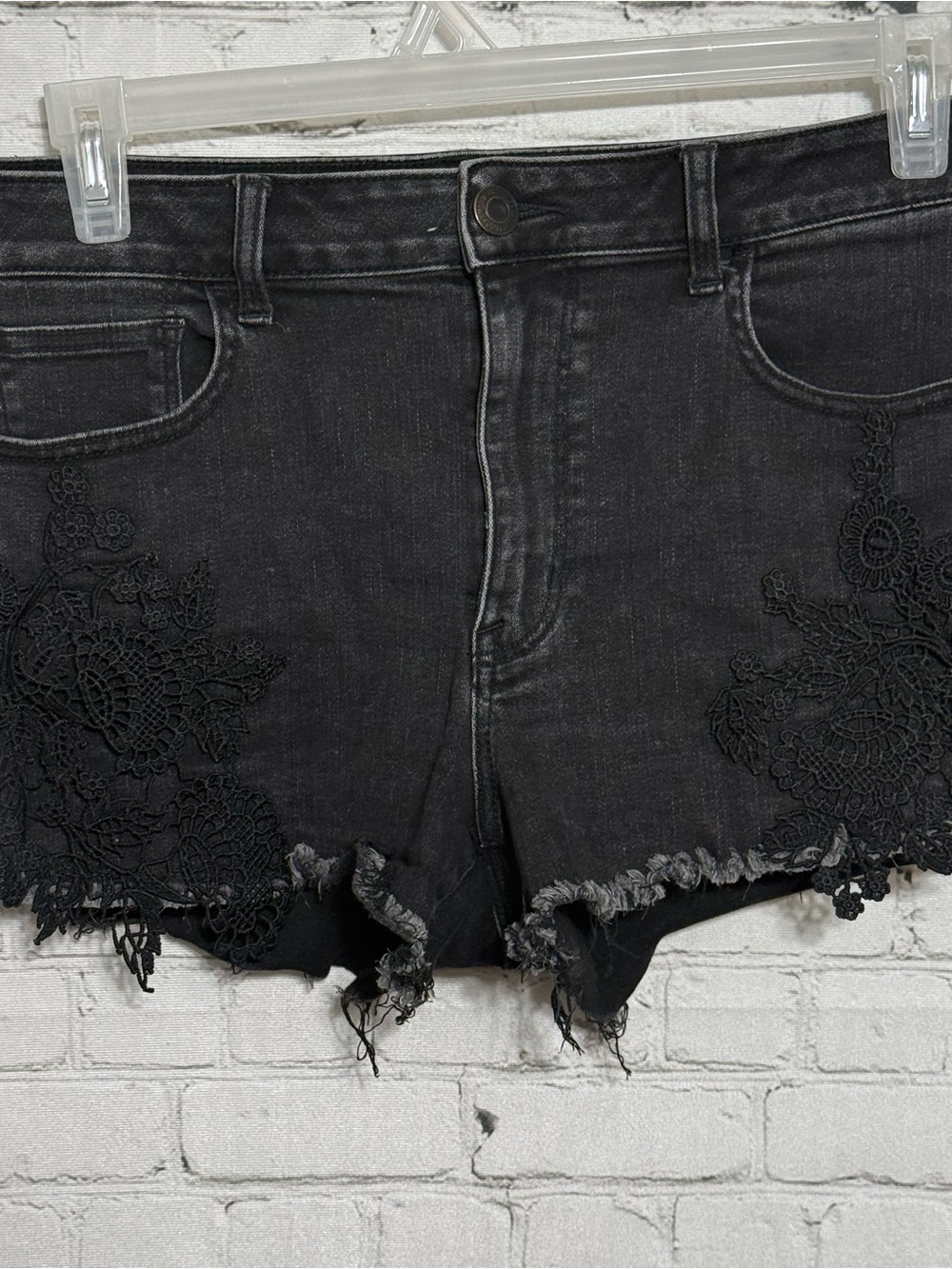 American Eagle Outfitters Black Distressed Lace Appliqué Trim Denim Shorts 14